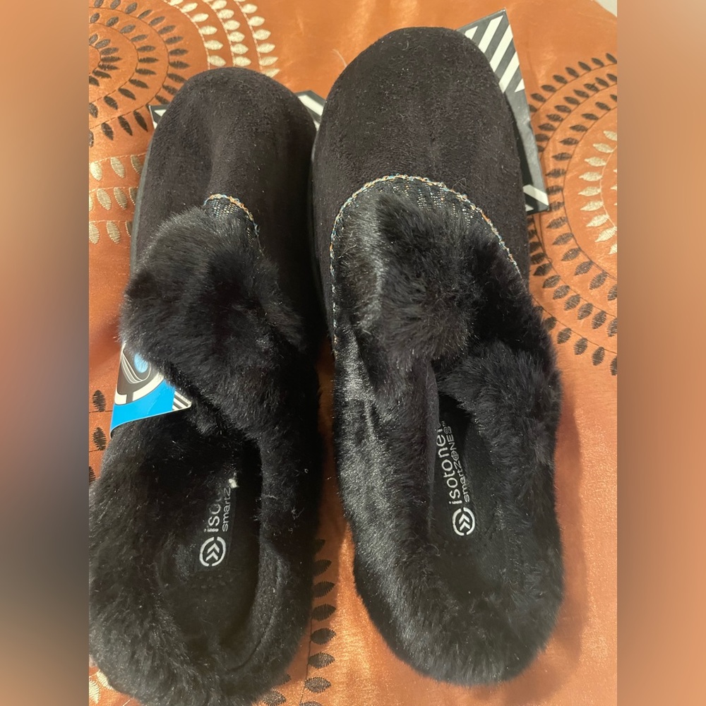 ISOTONER SLIPPERS